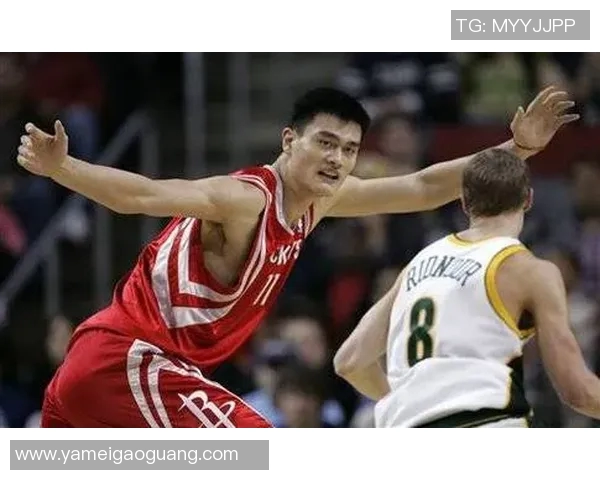 巅峰姚明力量展现篮球巨星风采与不屈精神的传奇之路