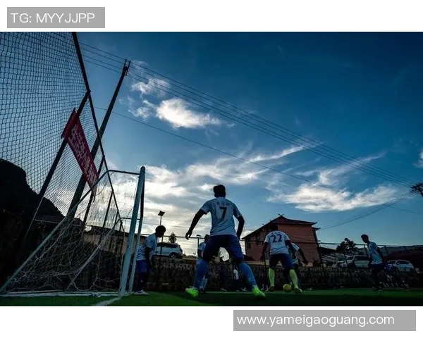 描绘足球明星男生背影的艺术魅力与情感表达探索 描绘足球明星男生背影的艺术魅力与情感表达探索