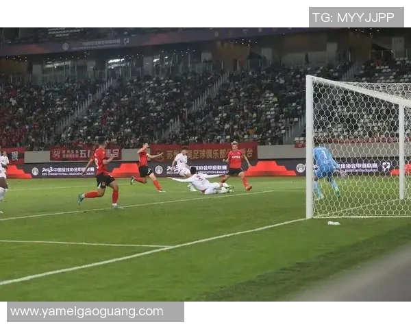 大连超越迎战北京人和争夺中甲联赛关键三分的激烈对决