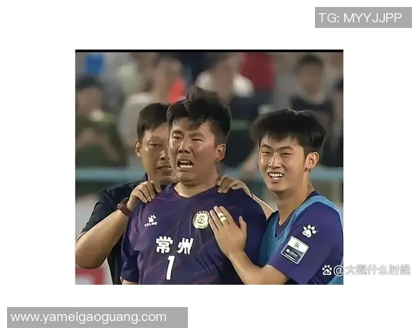 足球明星感动小粉丝泪洒现场温馨瞬间引发网友热议